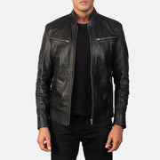 Men's Mack Sort Læder Bikerjakke til Mænd in Black Goatskin Leather - Front Profile View &amp; Tailored Silhouette | Buy Online
