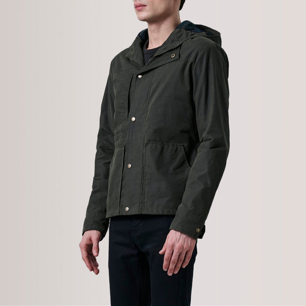 Marlo Olive Canvas Hooded Work Læderjakke til Mænd For Men - Lateral Side Profile View Showing Sleeve Cut &amp; Athletic Taper Fit