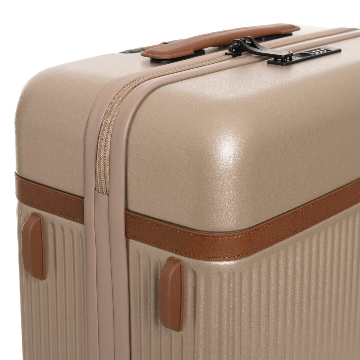 Tailored Rib Cuffs &amp; Hem Craftsmanship Construction Detail on Medium Suitcase Zuna til Kvinder