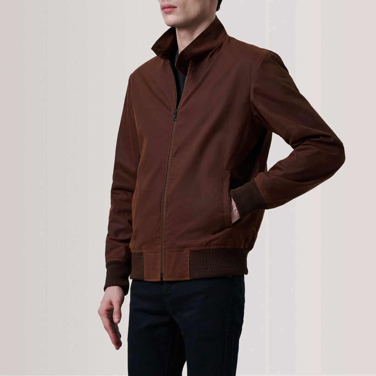 Morrison Brun Canvas Læder Bomberjakke til Mænd For Men - Lateral Side Profile View Showing Sleeve Cut &amp; Athletic Taper Fit