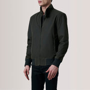 
Morrison Olive Canvas Bomberjakke i Læder til Mænd For Men - Sideprofil med ergonomisk ærmesnit