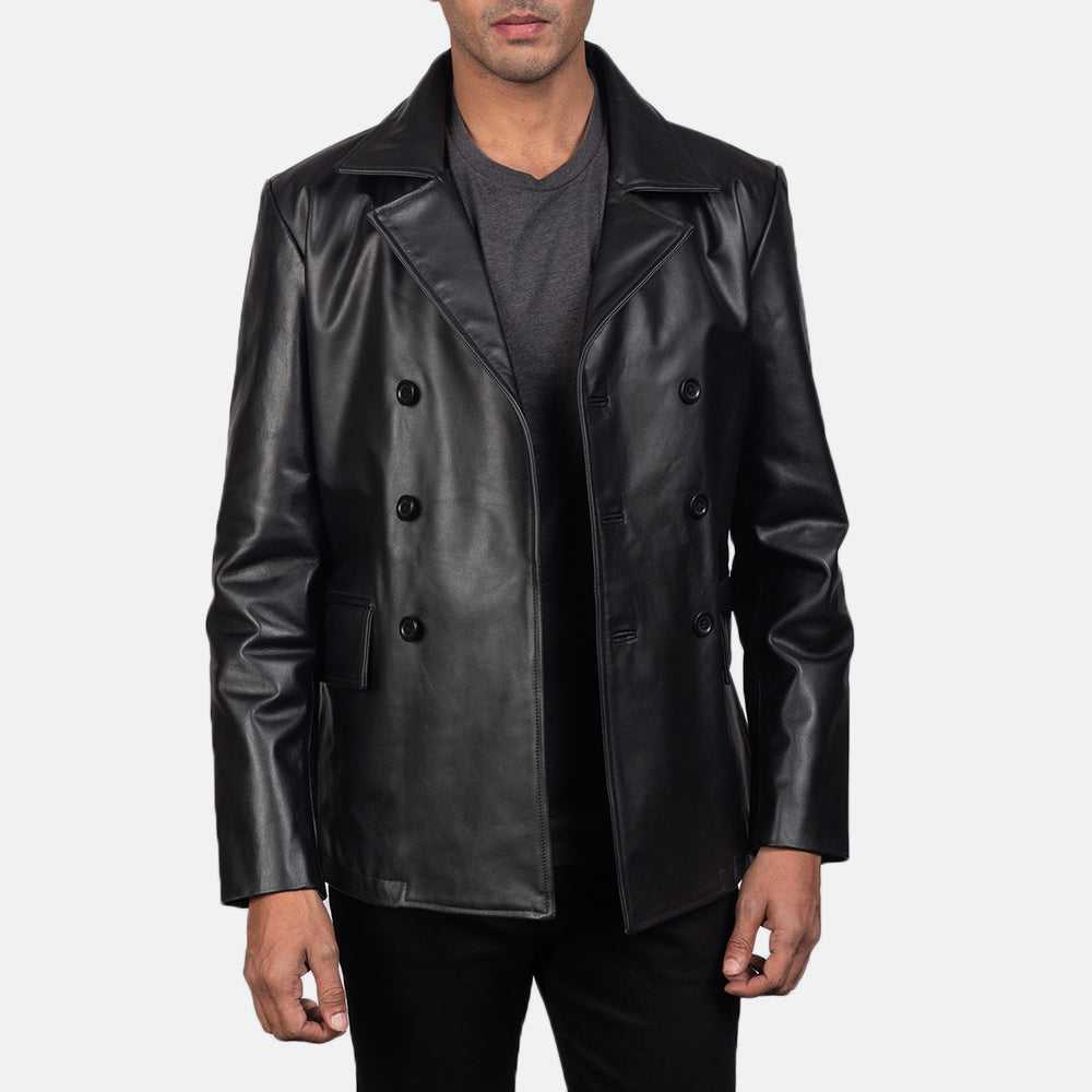 Close-Up Detail of Notch &amp; Buttons Hardware on Men's Mr. Bailey Sort Leather Naval Peacoat til Mænd