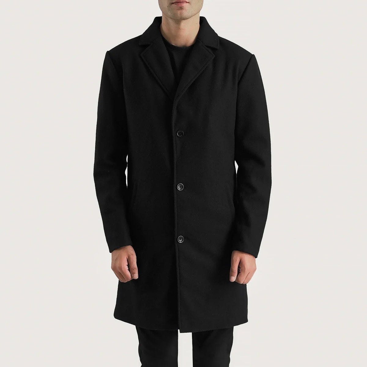 Close-Up Detail of Notch &amp; Button Hardware on Petrillo Sort Wool Single Breasted Coat til Mænd