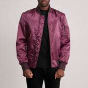 Quinton MA-1 Maroon Læder Bomberjakke til Mænd - Lateral Side Profile View Showing Sleeve Cut &amp; Athletic Taper Fit