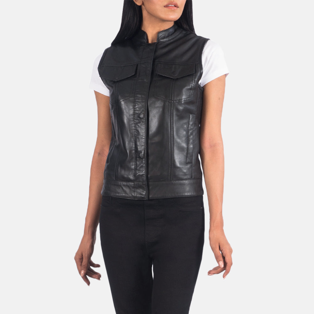 
Nærbillede of Band & Zipper Hardware on Rayne Moto Sort Lædervest til Damer