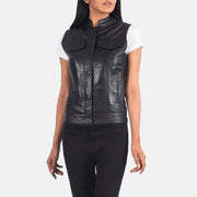 
Nærbillede of Band & Zipper Hardware on Rayne Moto Sort Lædervest til Damer