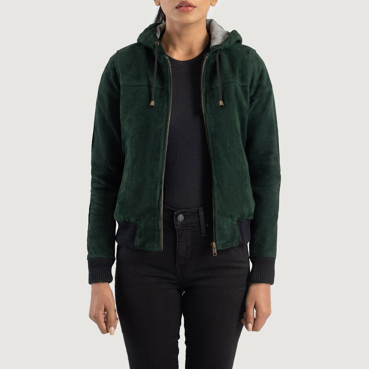 
Rebella Green Hooded Suede Bomber Jacket in Green Goatskin Suede - Forfra med skræddersyet silhuet | Køb online