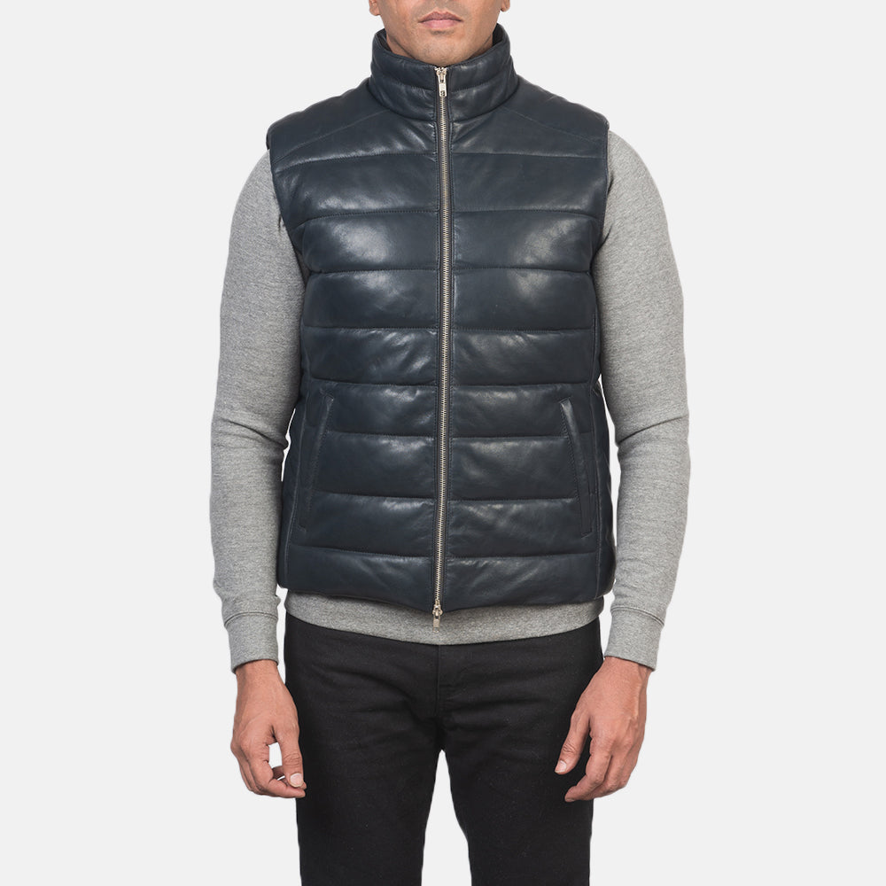 Close-Up Detail of Classic Collar &amp; Zipper with Dual Puller Hardware on Men's Reeves Blue Leather Puffer Vest til Mænd