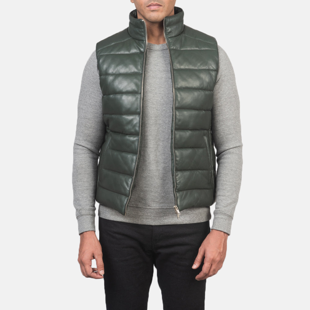 
Reeves Grøn Leather Vatteret vest til Mænd in Green Sheepskin Leather - Forfra med skræddersyet silhuet | Køb online