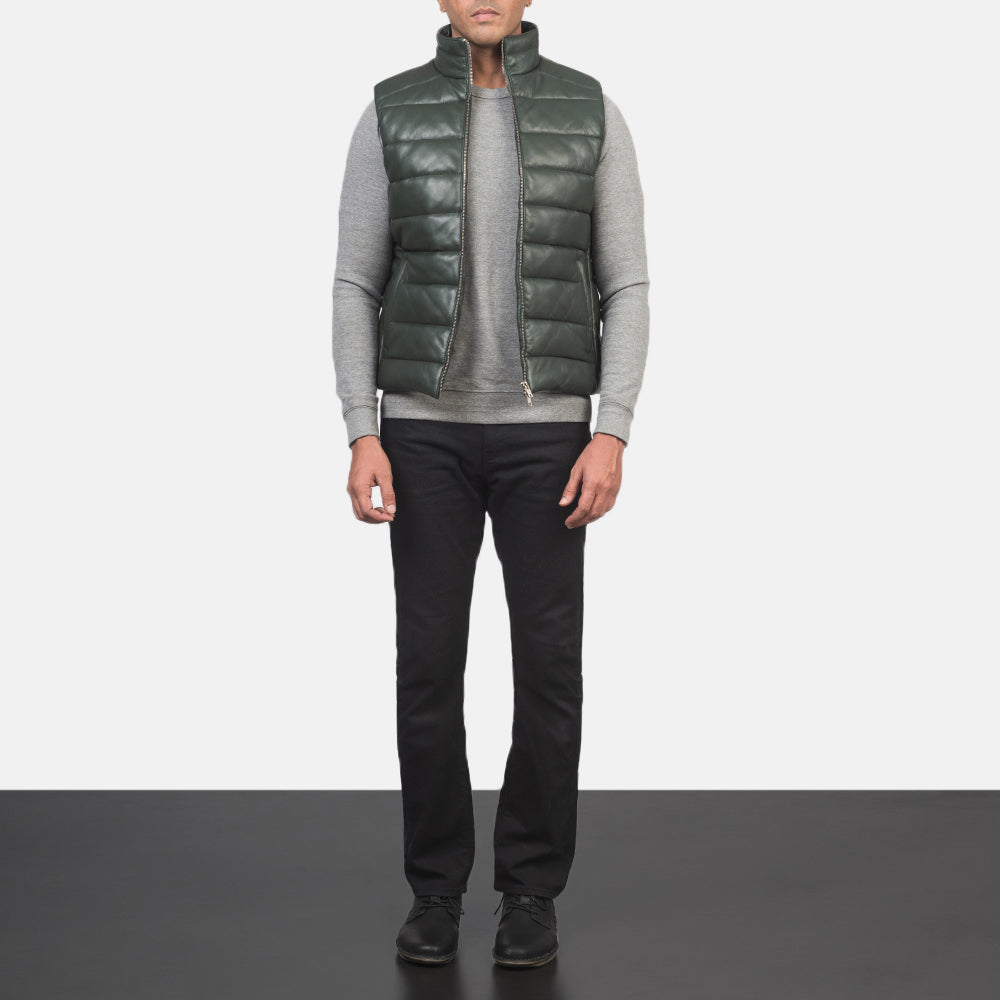 
Reeves Grøn Leather Vatteret vest til Mænd - Sideprofil med ergonomisk ærmesnit