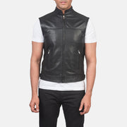 
Nærbillede of Band & Zipper Hardware on Roland Sort Leather Biker Vest til Mænd