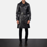 Close-Up Detail of Shirt &amp; Heavy-Duty Zipper Hardware on Men's Royson Sort Leather Duster Coat til Mænd