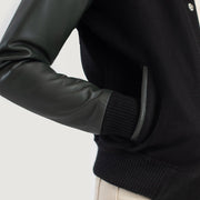 
Indvendig visning Showing Quilted Polyester Lining & To funktionelle inderlommer