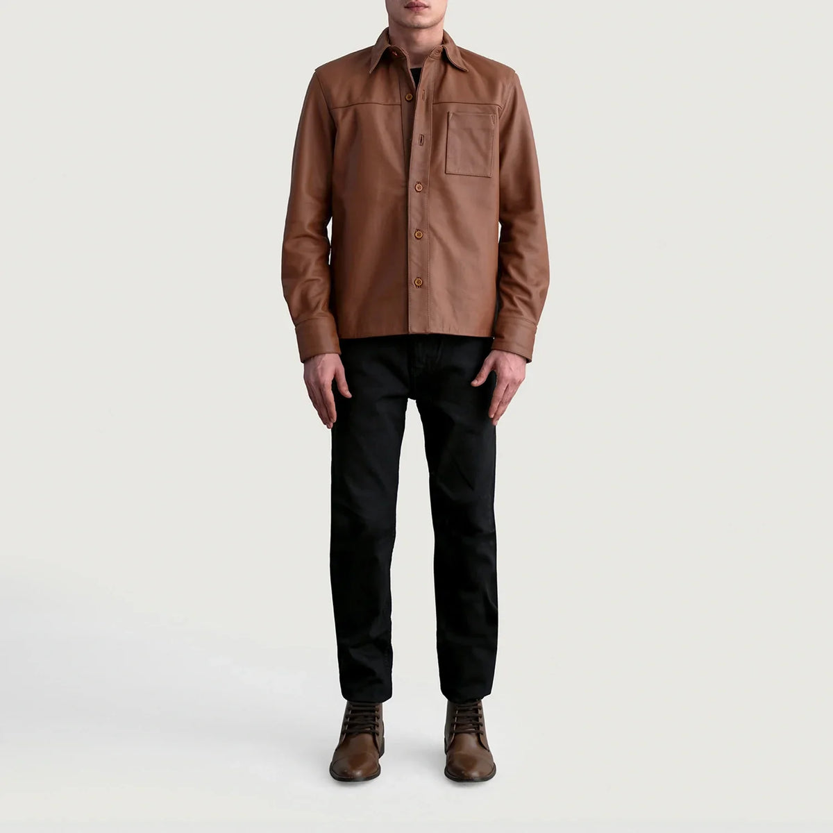 Close-Up Detail of Shirt &amp; Buttons Hardware on Scout Matte Brun Leather Shirt til Mænd
