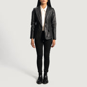 
Nærbillede of Notch & Button Hardware on Selina Sort Læderblazer til Damer