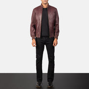 Men's Shane Maroon Læder Bomberjakke til Mænd - Lateral Side Profile View Showing Sleeve Cut &amp; Athletic Taper Fit