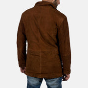 Close-Up Detail of High neck &amp; Zipper with Button Flap Hardware on Men's Sheriff Brun Suede Læderjakke til Mænd