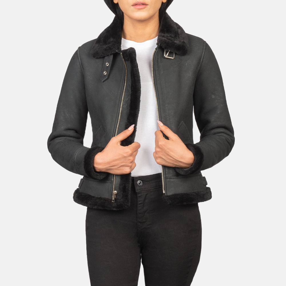
Sherilyn B-3 Distressed Black Leather Bomber Jacket in Distressed Black Sheepskin Snuffed - Forfra med skræddersyet silhuet | Køb online