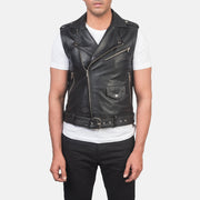Close-Up Detail of Notch &amp; Zipper Hardware on Men's Sullivan Sort Leather Biker Vest til Mænd