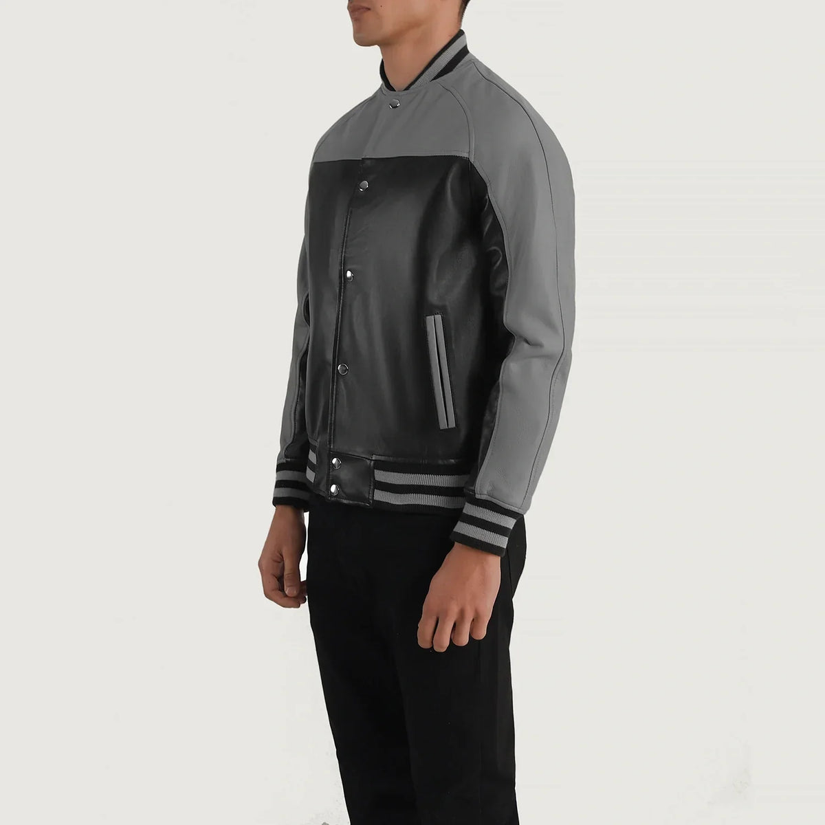 
Black & Red Sheepskin Leather Varsity Jacket - Bagfra med tilpassede skuldre og ren kant