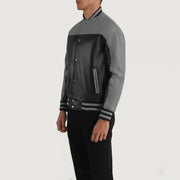 
Black & Red Sheepskin Leather Varsity Jacket - Bagfra med tilpassede skuldre og ren kant