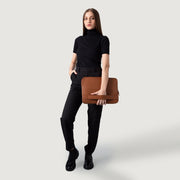 
Brown Full-Grain leather Goods - Bagfra med tilpassede skuldre og ren kant