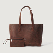 
The Bianca Vintage Distressed Brown Leather Tote Bag For Women in Distressed Brown Full-Grain Leather - Full Exterior Forfra med skræddersyet silhuet | Køb online