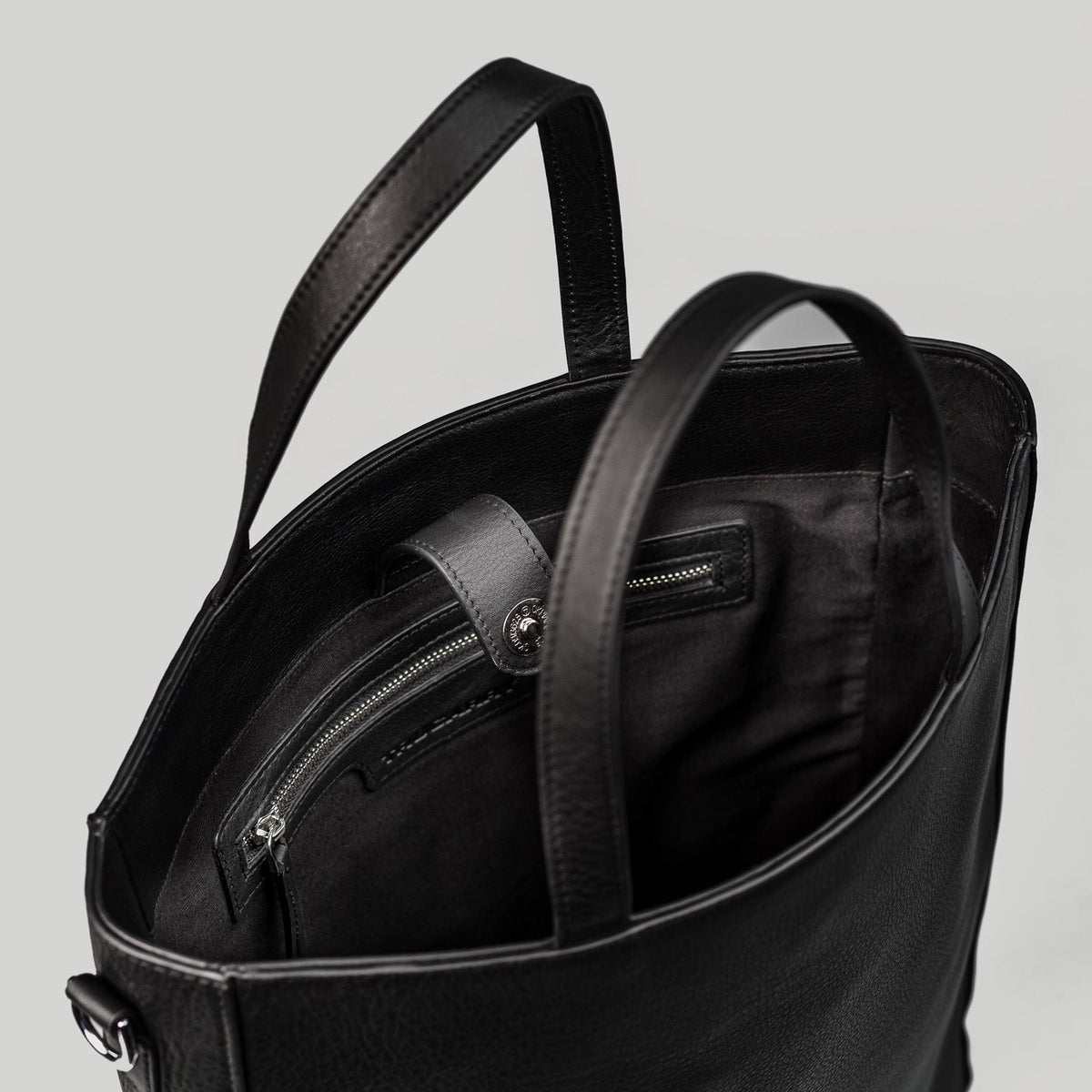 
The Poet Tote bag i læder – alternate product view 7