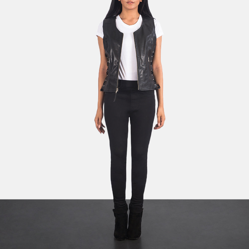 Women's Vanda Sort Leather Biker Vest til Kvinder - Lateral Side Profile View Showing Sleeve Cut &amp; Athletic Taper Fit