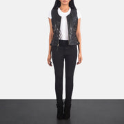 Women's Vanda Sort Leather Biker Vest til Kvinder - Lateral Side Profile View Showing Sleeve Cut &amp; Athletic Taper Fit