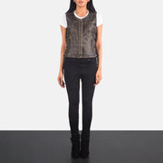 
Vanda Distressed Brun Leather Biker Vest til Damer - Sideprofil med ergonomisk ærmesnit