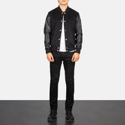 Men's Vaxton Sort Hybrid Varsity Læderjakke til Mænd - Lateral Side Profile View Showing Sleeve Cut &amp; Athletic Taper Fit