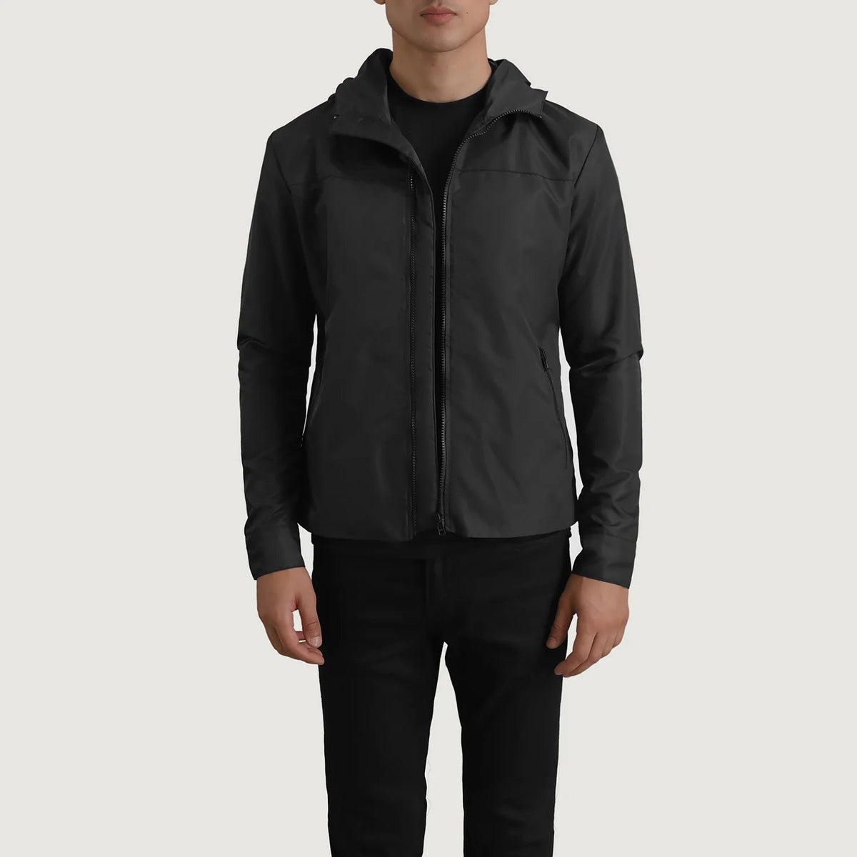 
Wesley Sort Hooded Windbreaker Læderjakke til Mænd i sort ægte okselæder - Forfra med skræddersyet silhuet | Køb online