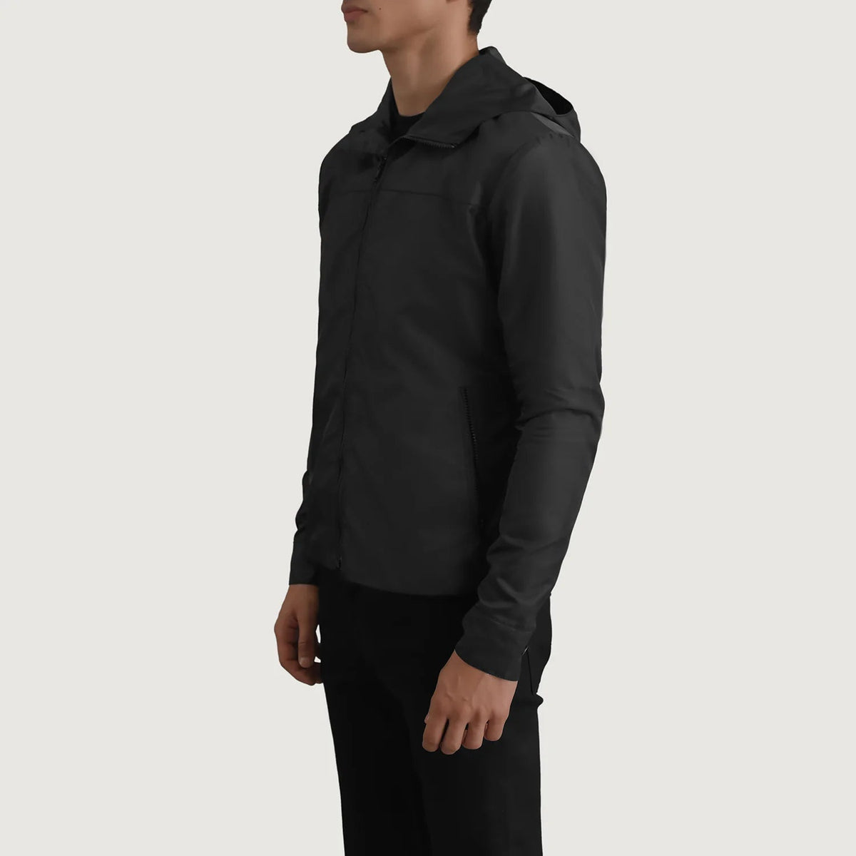 
Black Full-Grain Leather Hooded Jacket - Bagfra med tilpassede skuldre og ren kant