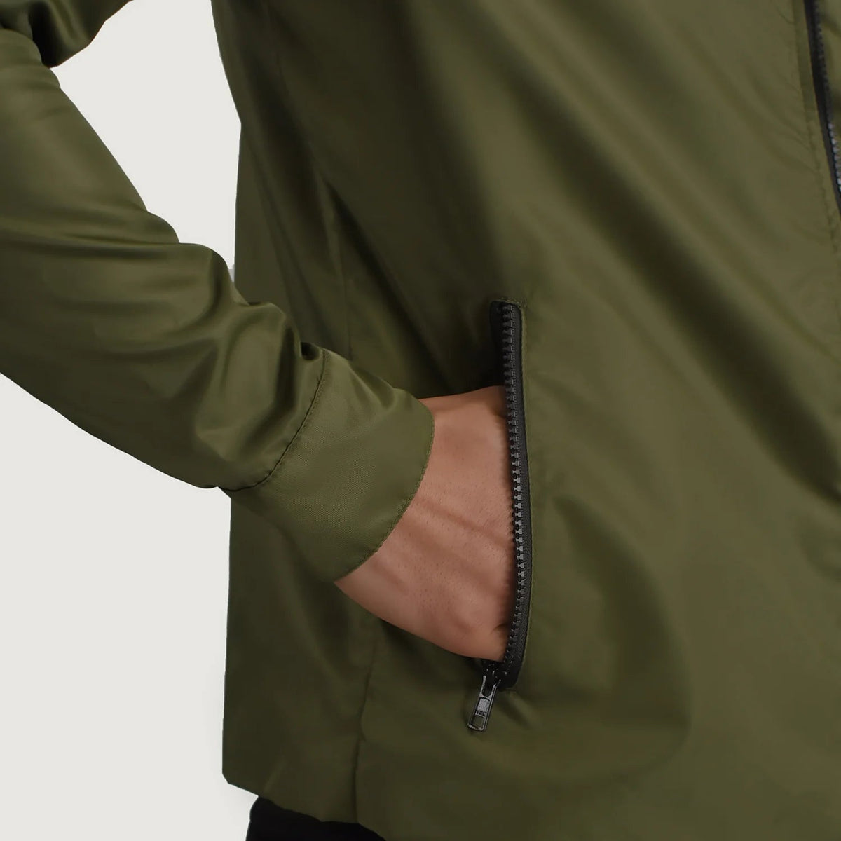 
Indvendig visning Showing Quilted Viscose Lining & To funktionelle inderlommer