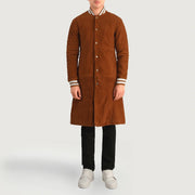 Wilde Brun Suede Varsity Coat til Mænd - Lateral Side Profile View Showing Sleeve Cut &amp; Athletic Taper Fit