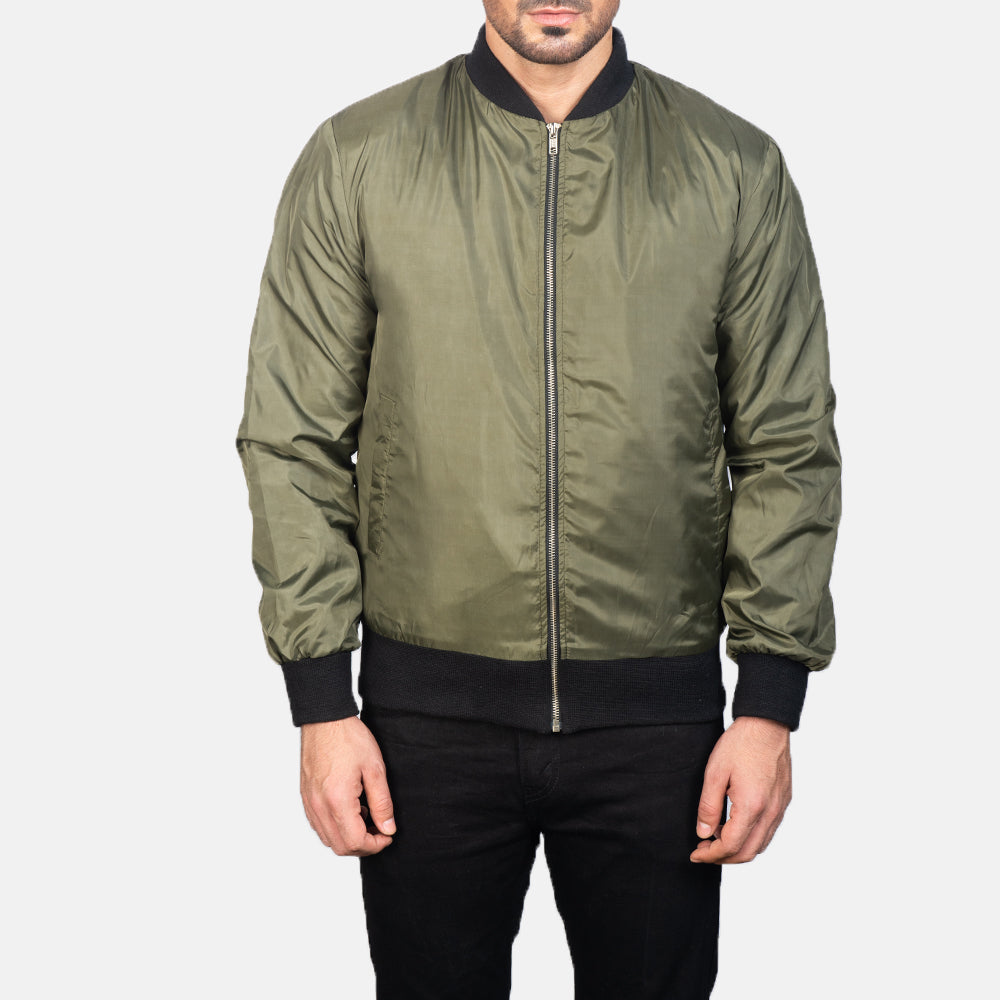 Close-Up Detail of Varsity &amp; Zipper Hardware on Men's Zack Green Læder Bomberjakke til Mænd