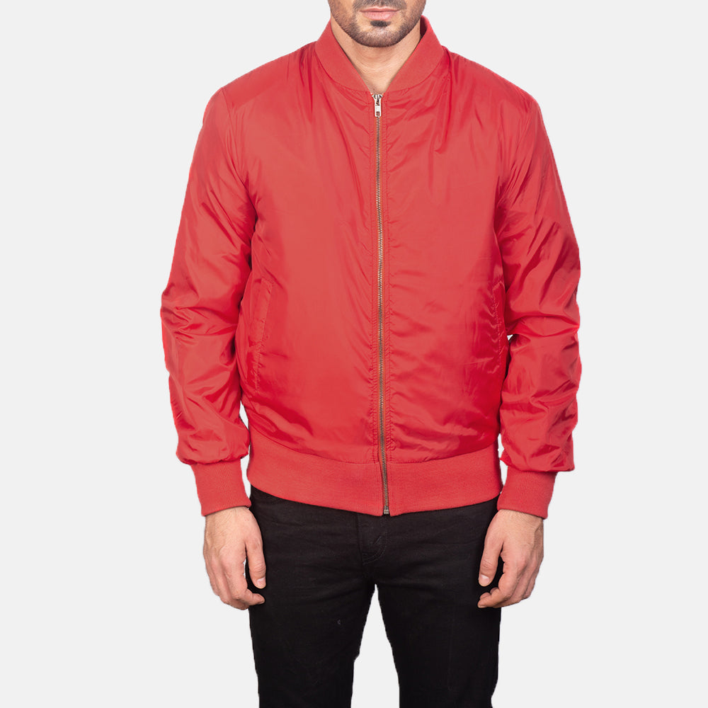 Close-Up Detail of Varsity &amp; Zipper Hardware on Men's Zack Red Læder Bomberjakke til Mænd