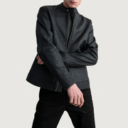 Zen Tumbled Sort Læder Bikerjakke til Mænd - Lateral Side Profile View Showing Sleeve Cut &amp; Athletic Taper Fit